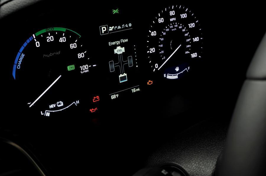  Hyundai Sonata PHEV 2015 года  (фото 12 из 35)